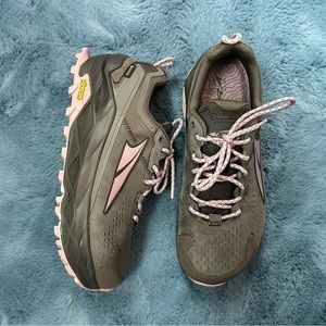 ALTRA Olympus 5 women’s hiking tennis shoes size 10 purple and grey altras